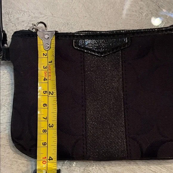 Coach - Wristlet Wallet - Black Signature Monogram CC / Canvas and leather EUC🩷 - Picture 12 of 16